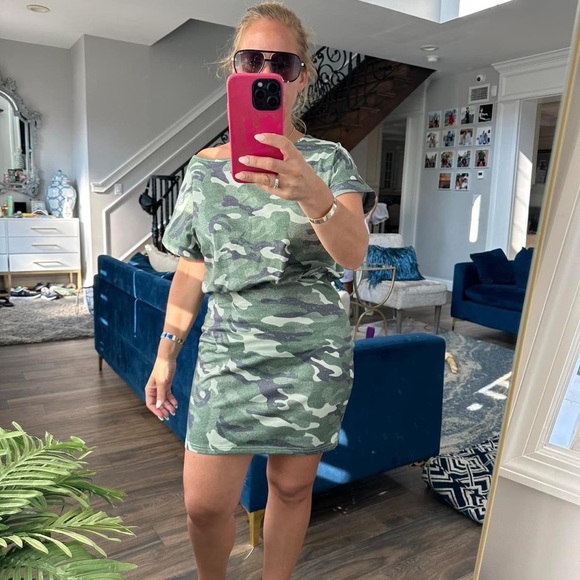 Camouflage dress can be worn on our off Shoulders - Picture 2 of 3